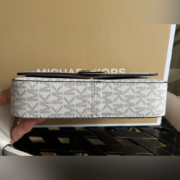 ❌SOLD❌NWT Michael Kors Greenwich Logo Sling Crossbody Bag - Picture 11 of 11